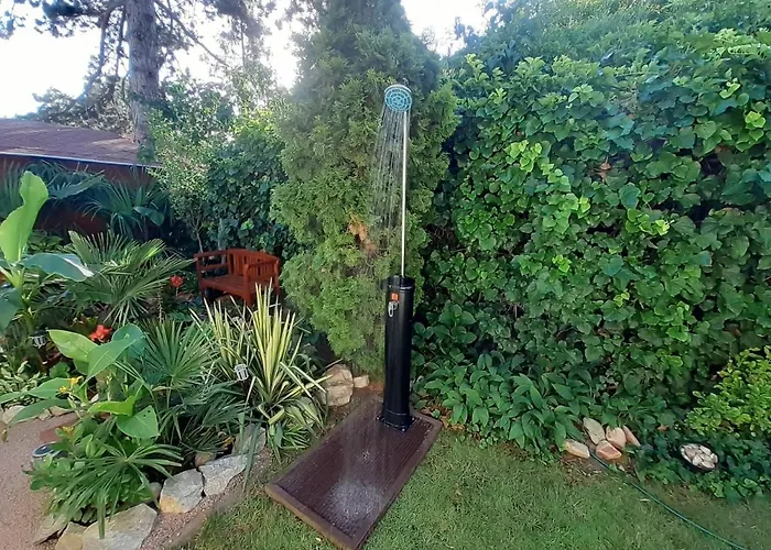 House W Little Tropical Garden 公寓